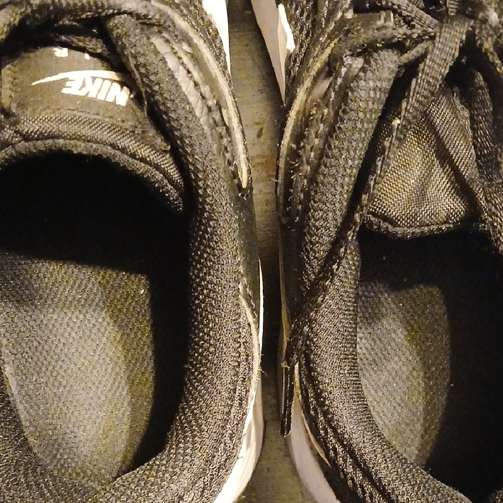 Nike Womens Black and White Athletic Sneakers - Picture 2 of 8